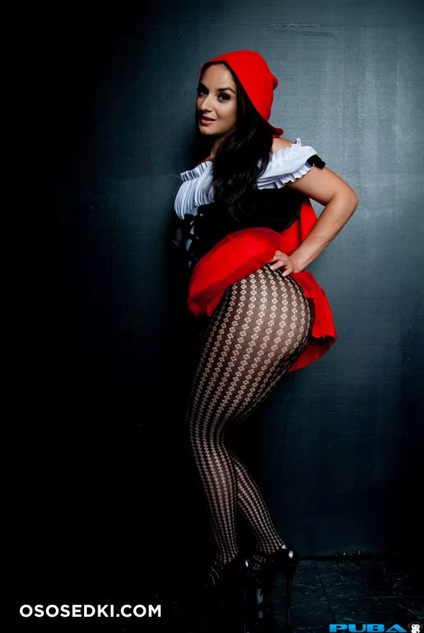 Sheena Ryder | Little Red Riding Hood - Photo 5