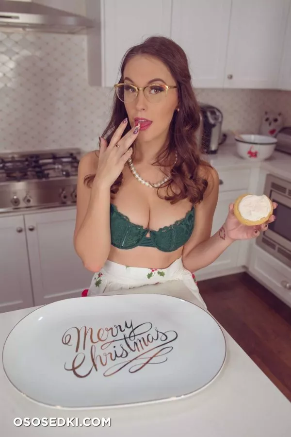 Meg Turney | Christmas set - Photo 9