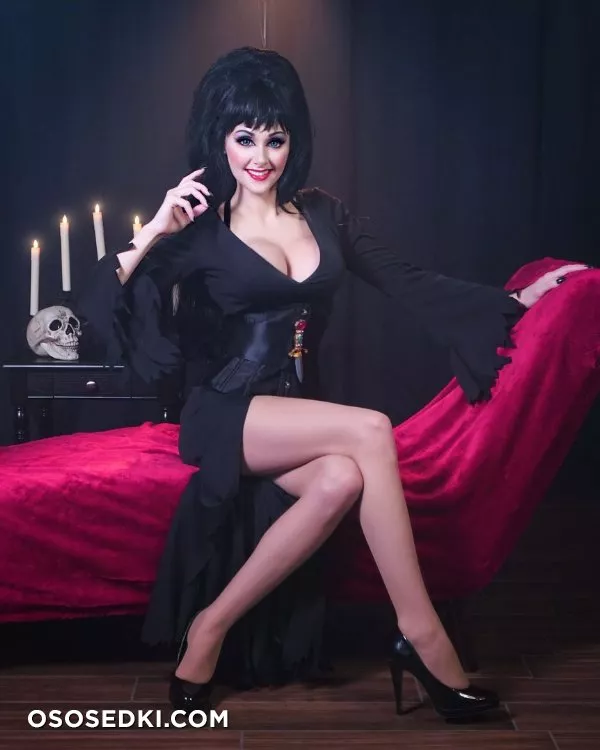Angie Griffin | Elvira: Mistress of the Dark | Elvira - Photo 13