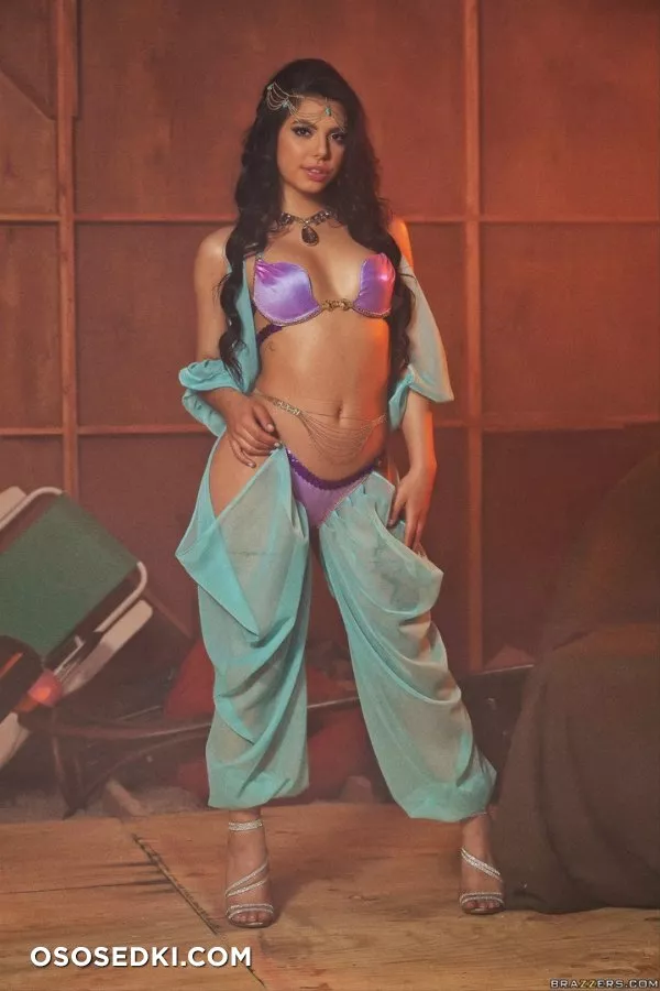 Gina Valentina | I Dream of Jeannie | Jeannie - Photo 2