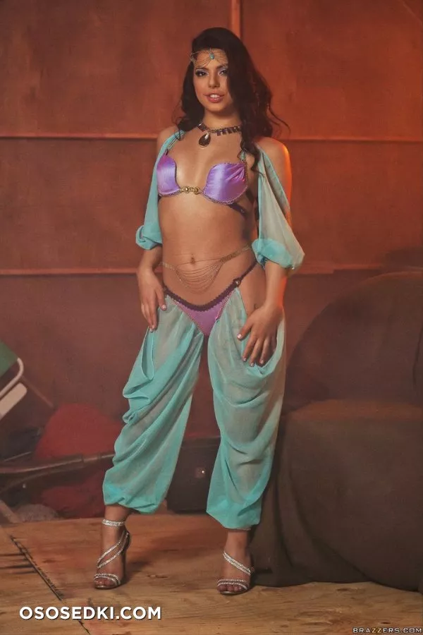 Gina Valentina | I Dream of Jeannie | Jeannie - Photo 7