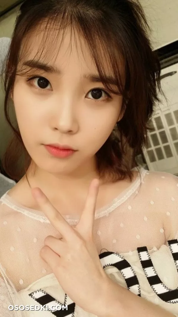 IU - Photo 1