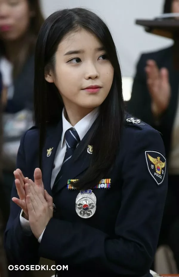 IU - Photo 30