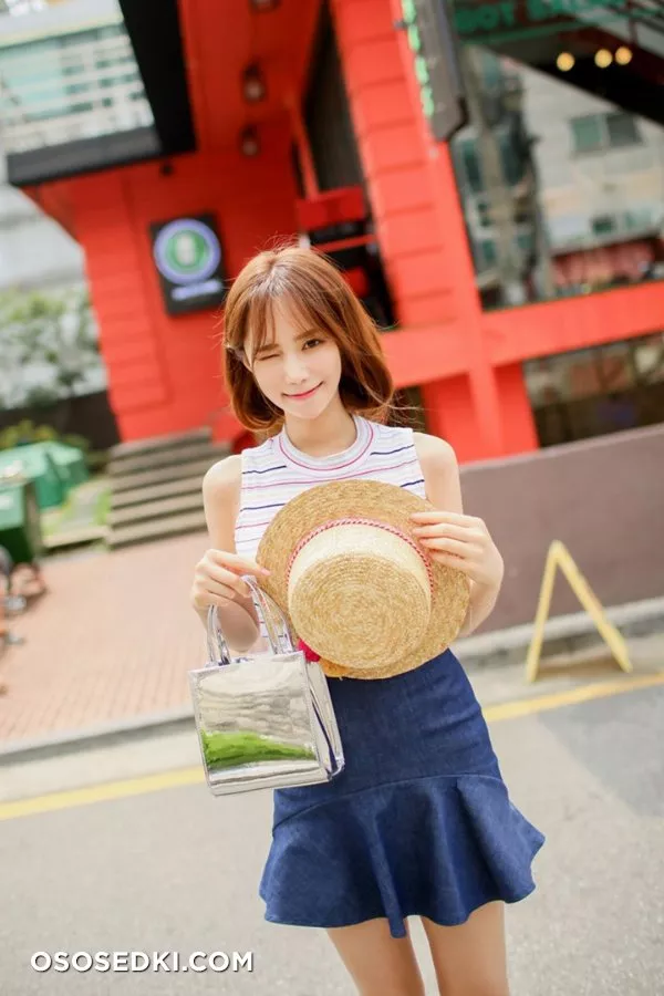Jenny - Photo 102