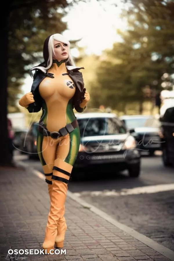 Jenna Lynn Meowri - Photo 1