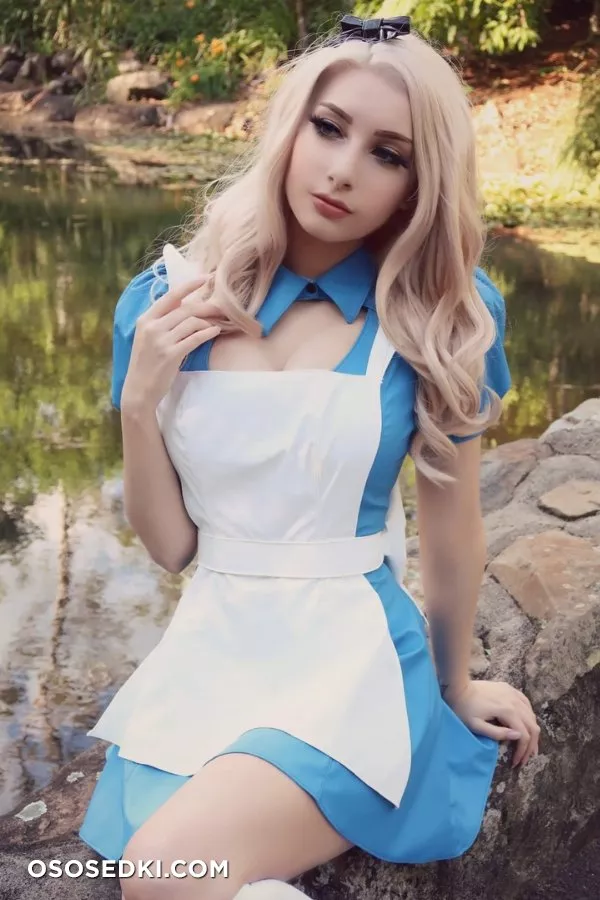 Beke Jacoba - Alice in Wonderland patreon cosplay set - Photo 1