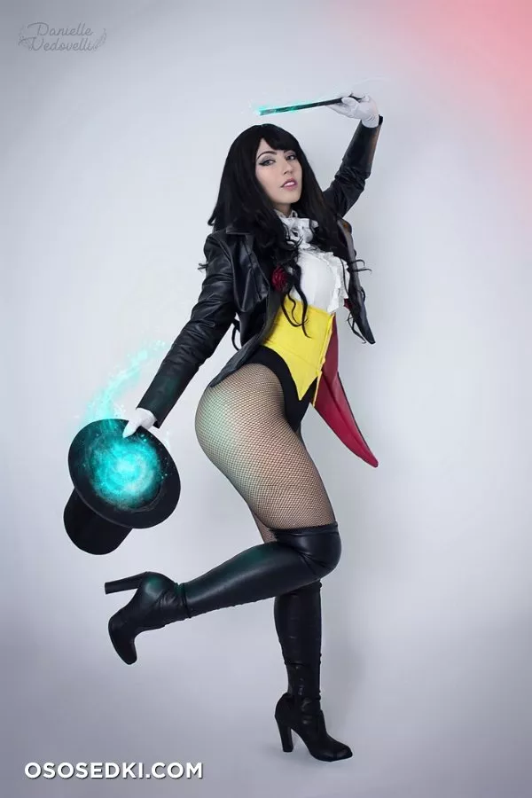Danielle Vedovelli - Zatanna erotic cosplay set - Photo 1