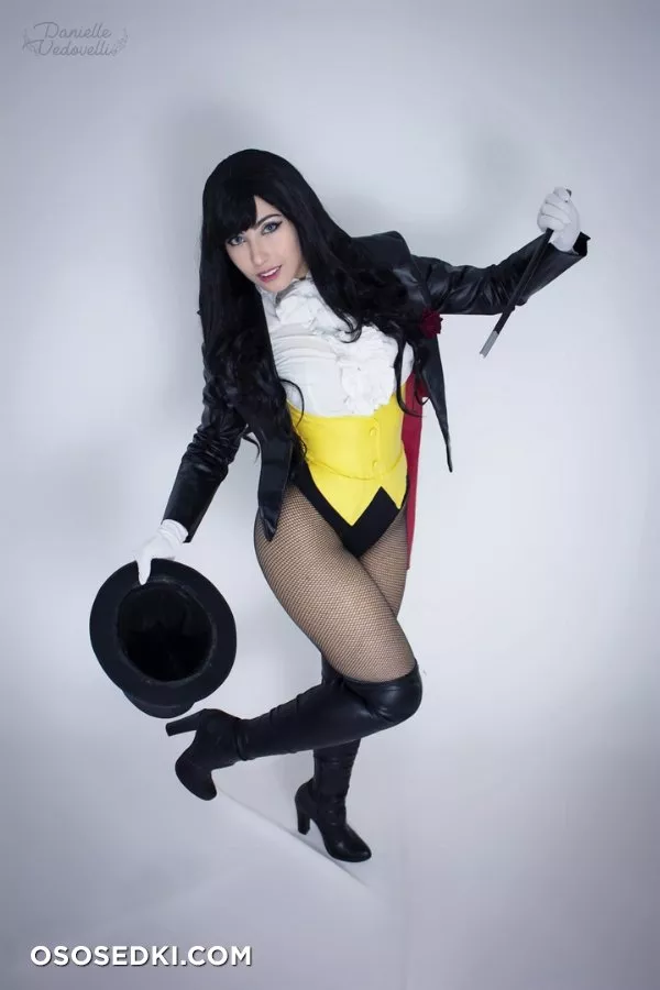 Danielle Vedovelli - Zatanna erotic cosplay set - Photo 2