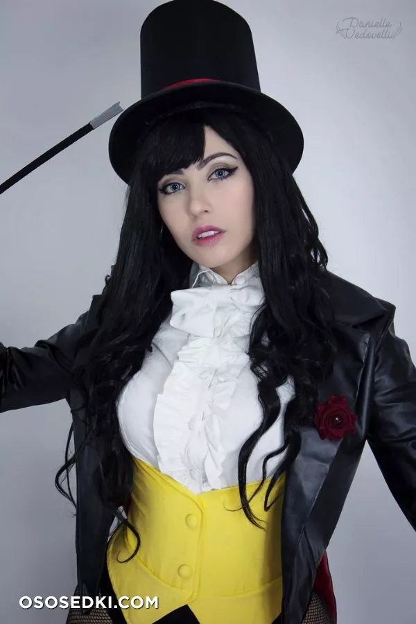Danielle Vedovelli - Zatanna erotic cosplay set - Photo 3