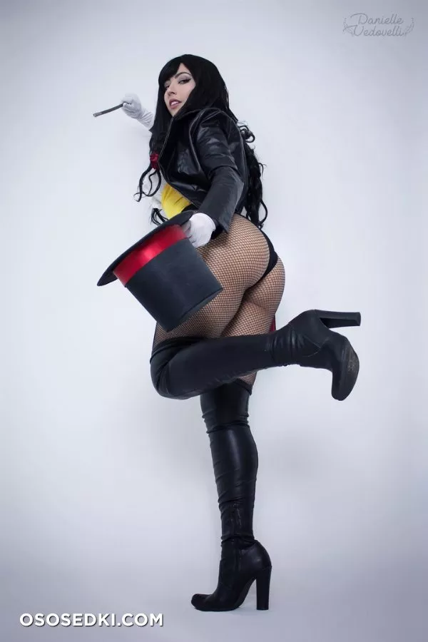Danielle Vedovelli - Zatanna erotic cosplay set - Photo 5