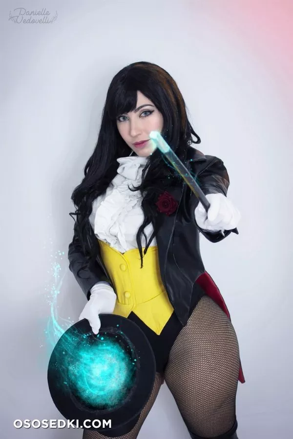 Danielle Vedovelli - Zatanna erotic cosplay set - Photo 8