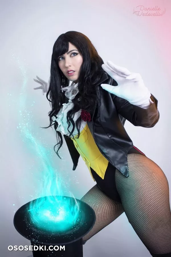 Danielle Vedovelli - Zatanna erotic cosplay set - Photo 9
