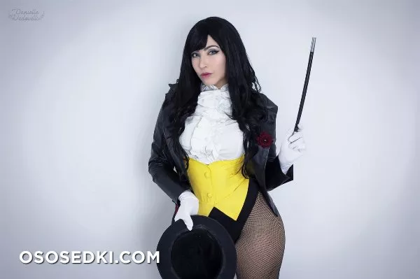 Danielle Vedovelli - Zatanna erotic cosplay set - Photo 10