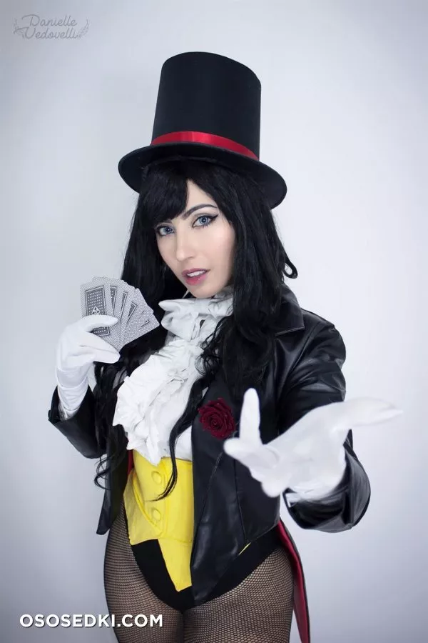 Danielle Vedovelli - Zatanna erotic cosplay set - Photo 11