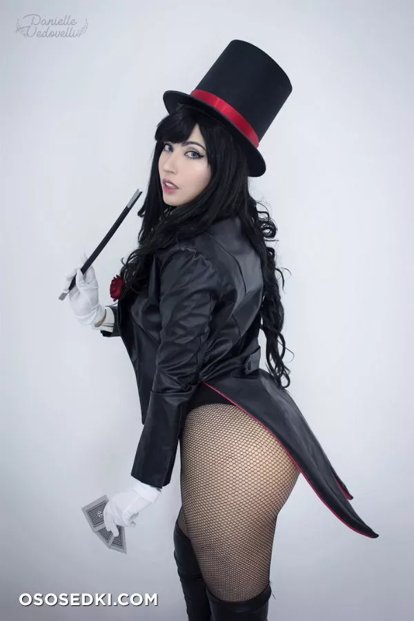 Danielle Vedovelli - Zatanna erotic cosplay set - Photo 12