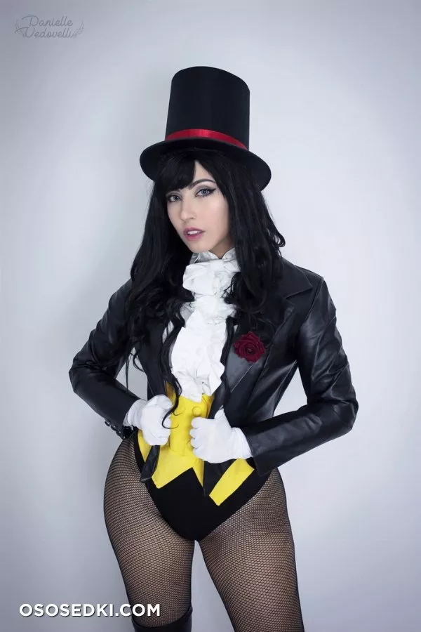 Danielle Vedovelli - Zatanna erotic cosplay set - Photo 15