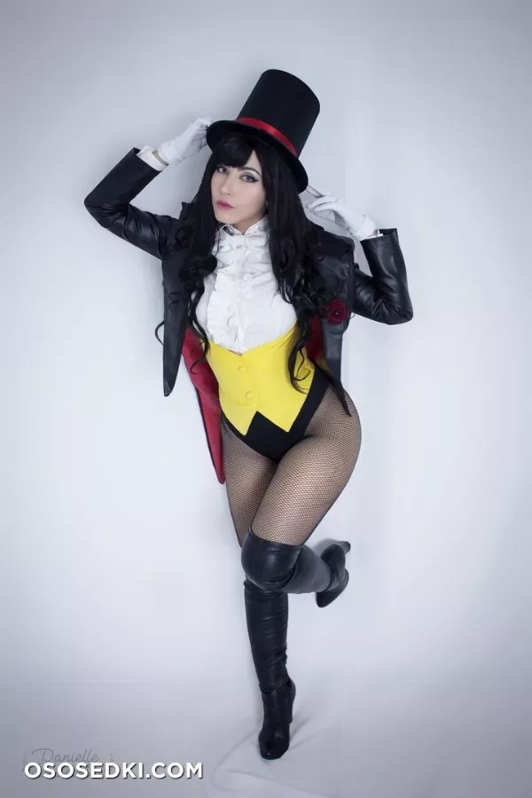 Danielle Vedovelli - Zatanna erotic cosplay set - Photo 18