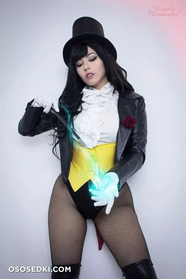 Danielle Vedovelli - Zatanna erotic cosplay set - Photo 22