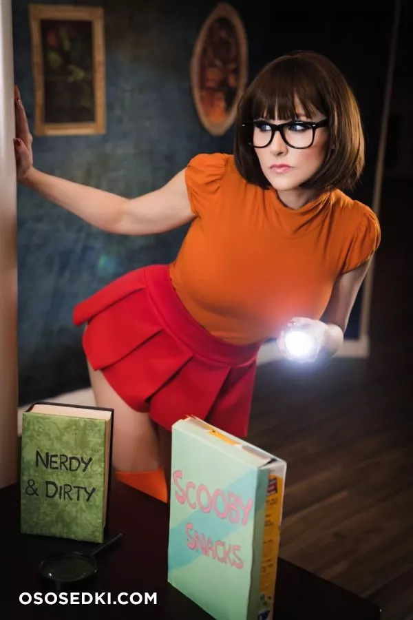 Angie Griffin - Velma patreon cosplay set - Photo 9