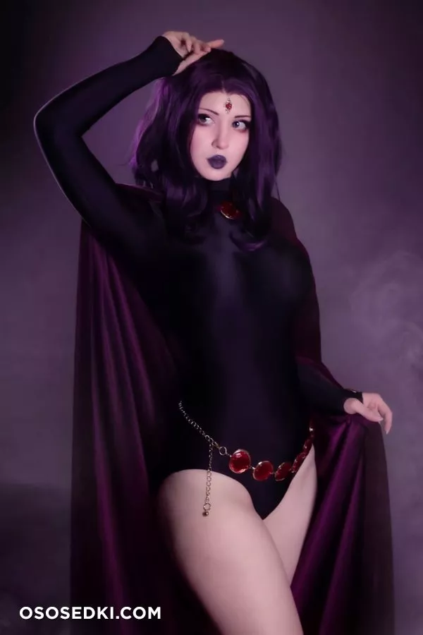 Tina Kinz - Raven erotic cosplay set - Photo 1