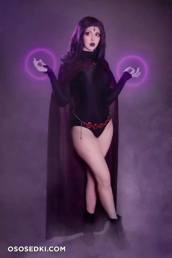 Tina Kinz - Raven erotic cosplay set - Photo 2