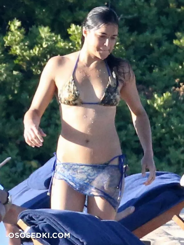 Мишель Родригес (Michelle Rodriguez) в бикини на Сардинии 03.08 - Photo 14