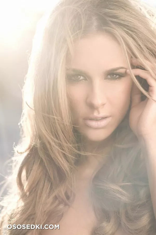 Элли Гонсалвес (Ellie Gonsalves) голая - Photo 34