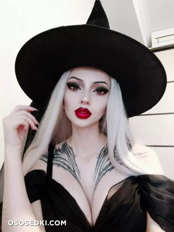 Xenon - Halloween Witch - Photo 1