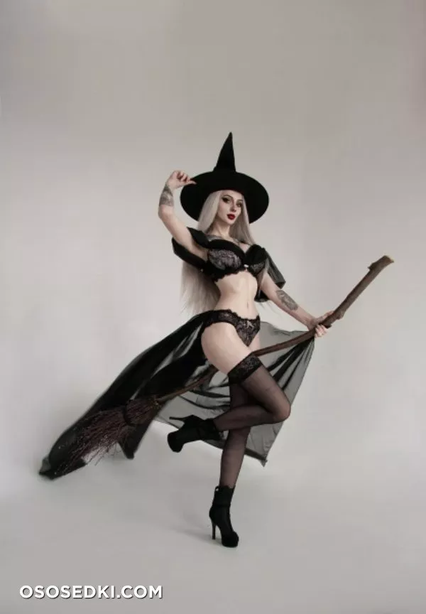 Xenon - Halloween Witch - Photo 22