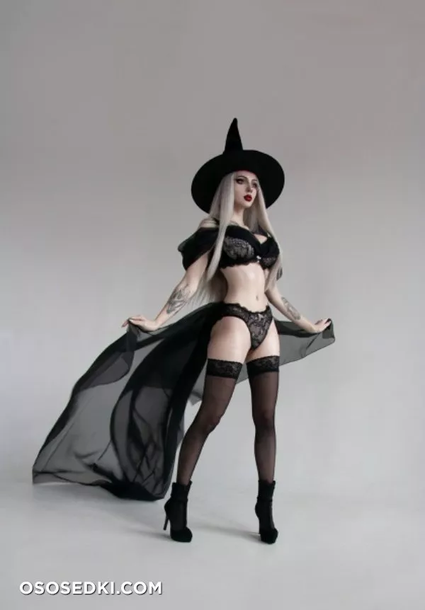 Xenon - Halloween Witch - Photo 23