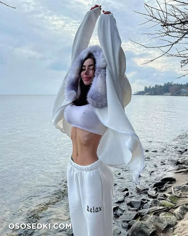 Alena Omovych - Photo 5