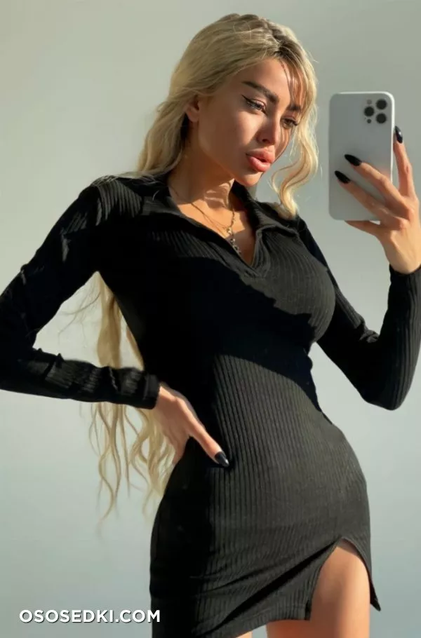 Alena Omovych - Photo 6
