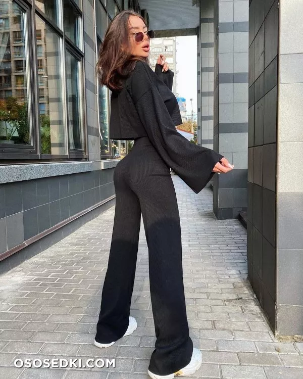 Alena Omovych - Photo 18