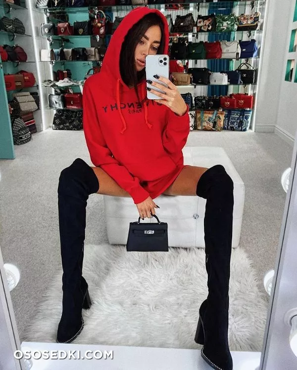 Alena Omovych - Photo 22