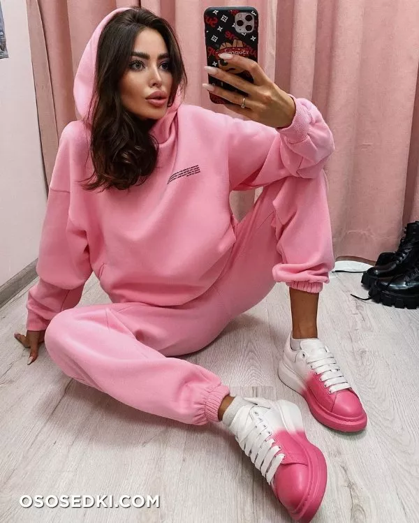 Alena Omovych - Photo 86