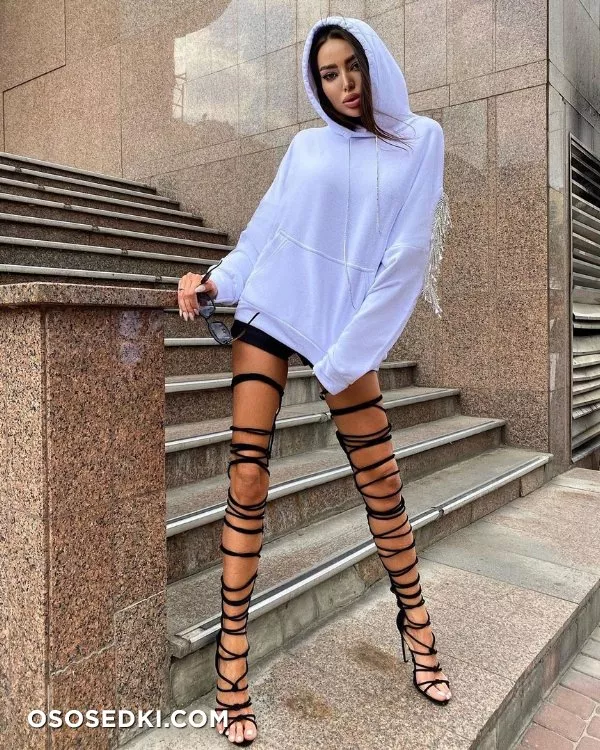 Alena Omovych - Photo 920