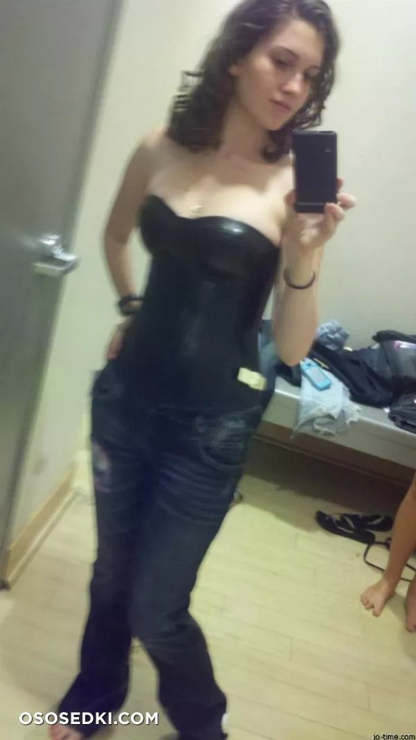 Dark Hair Cutie Nice Pert Tits - Photo 1