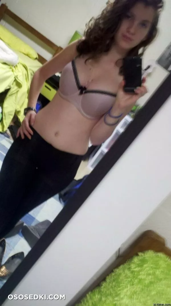 Dark Hair Cutie Nice Pert Tits - Photo 5