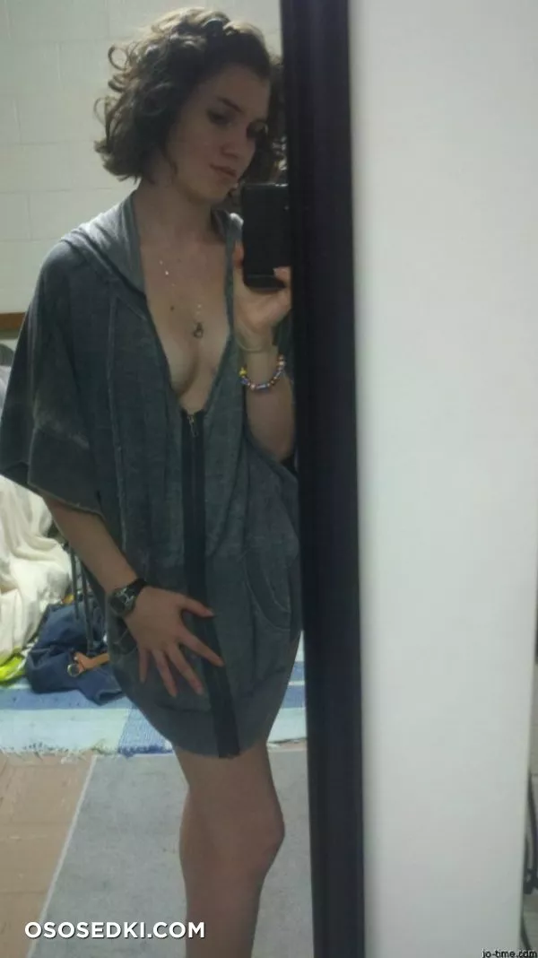 Dark Hair Cutie Nice Pert Tits - Photo 18