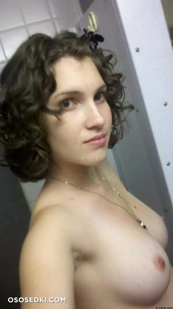 Dark Hair Cutie Nice Pert Tits - Photo 19