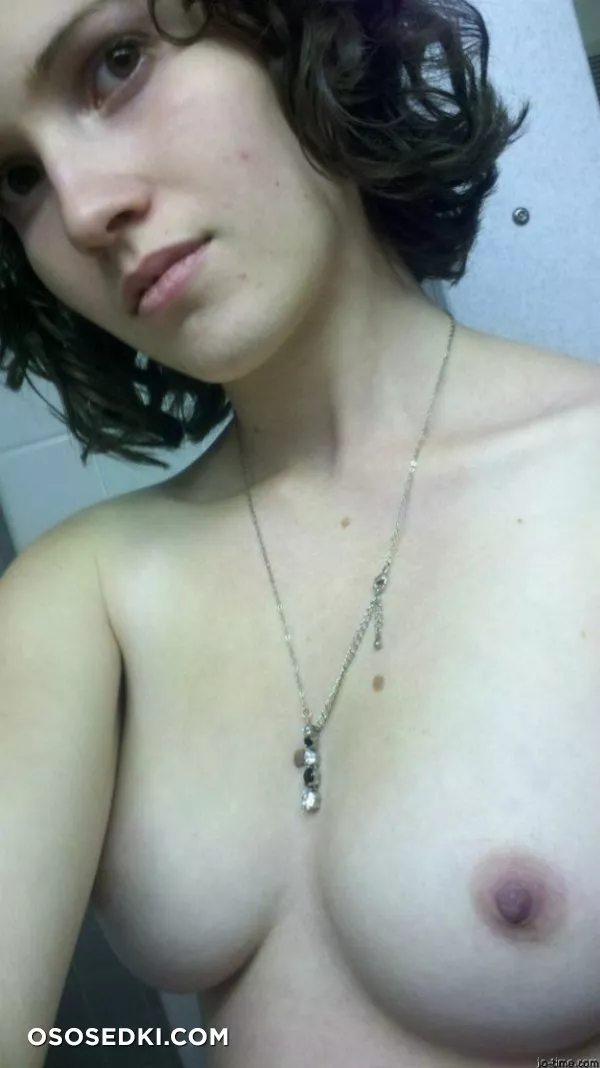 Dark Hair Cutie Nice Pert Tits - Photo 22