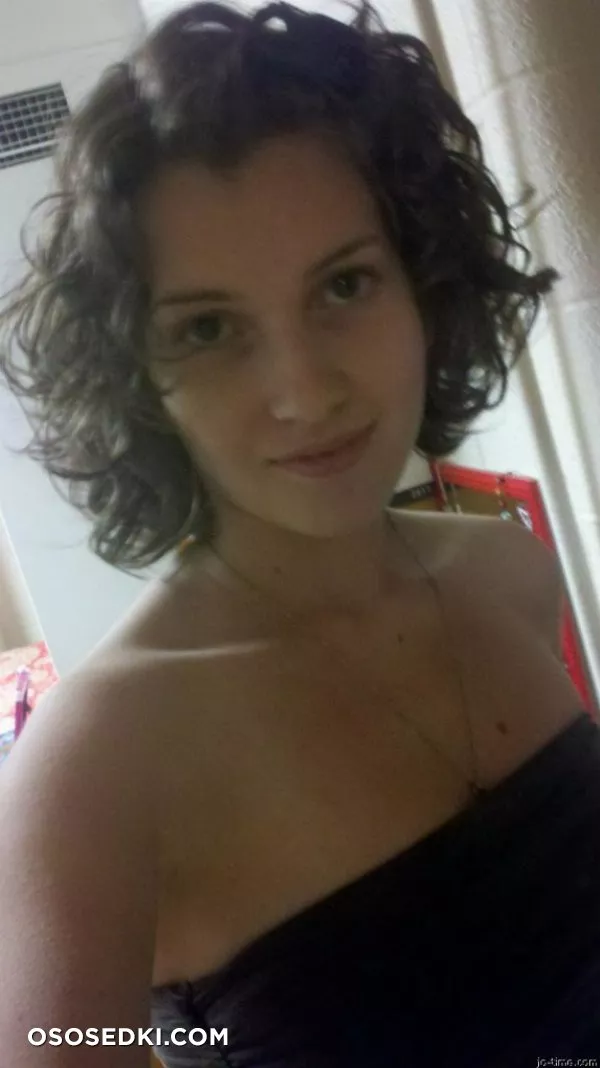 Dark Hair Cutie Nice Pert Tits - Photo 32