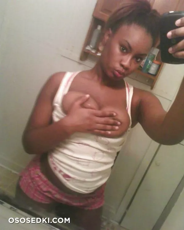 20-year old ebony girl with thick body - Photo 17