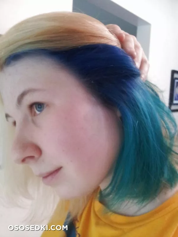 Trying out blue hair, like? - Photo 2