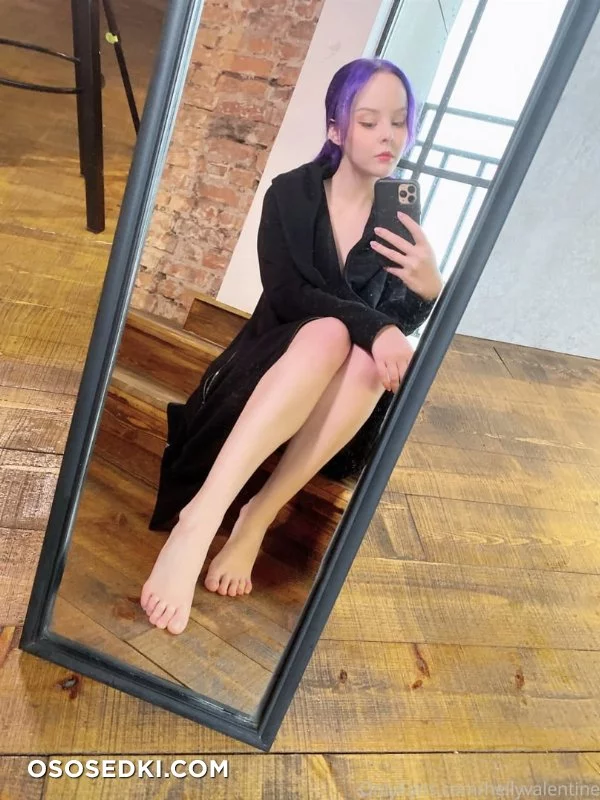 Helly Valentine. Mirror nude. Onlyfans, Patreon leaked 6 nude photos