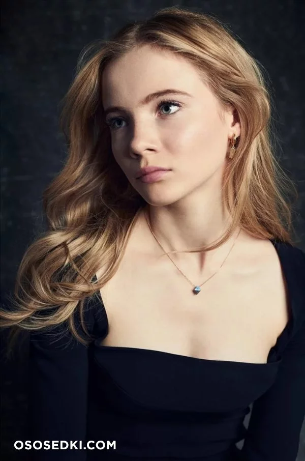 Freya Allan nude. Onlyfans, Patreon leaked 5 nude photos