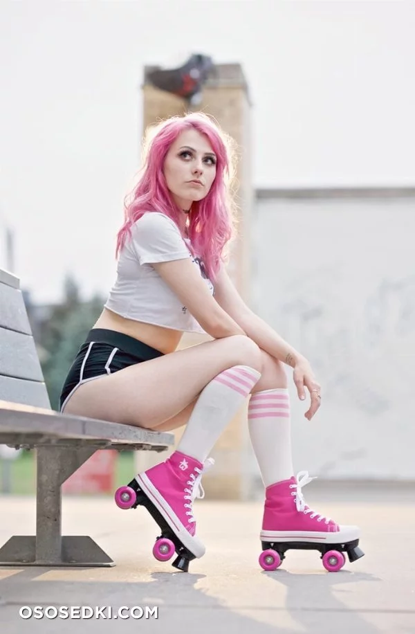 Rolyatistaylor - Pink roller skate girl nude. Onlyfans, Patreon leaked 12 nude photos