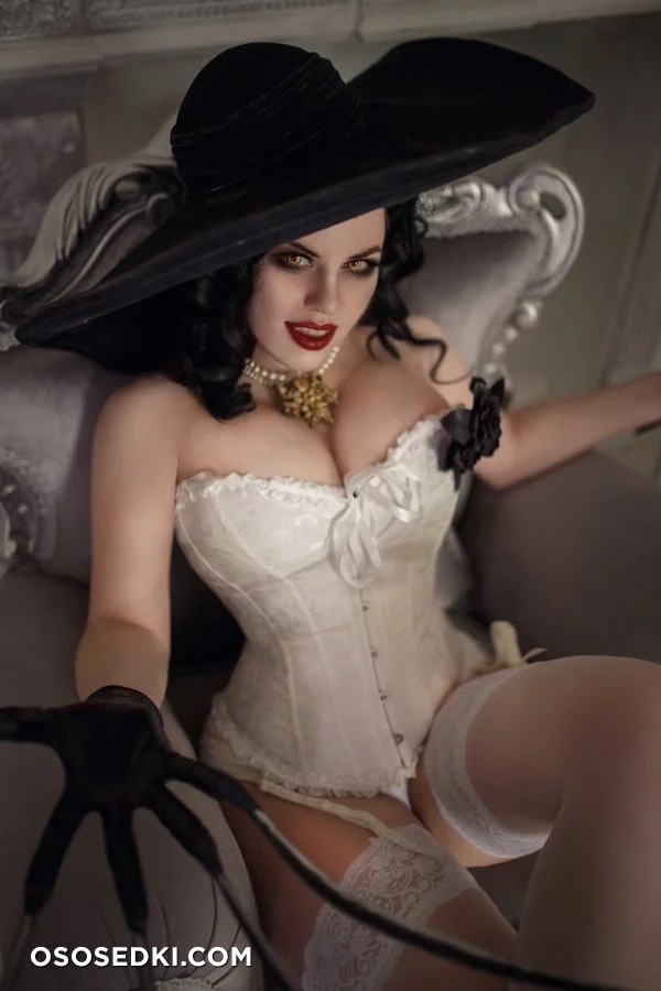 Alice Cosplay - Alcina Dimitrescu (Resident Evil) nude. Onlyfans, Patreon leaked 47 nude photos