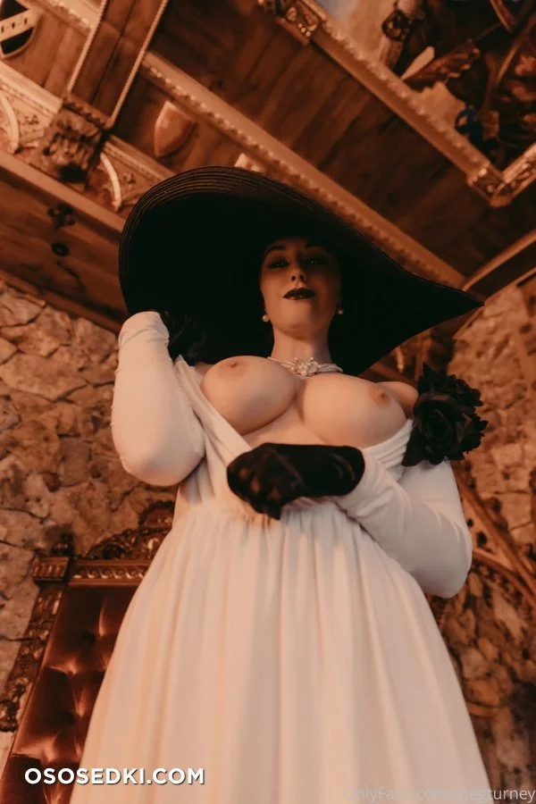 M*g T**ney - Alcina Dimitrescu (Resident Evil 8) erotic cosplay nude. Onlyfans, Patreon leaked 28 nude photos