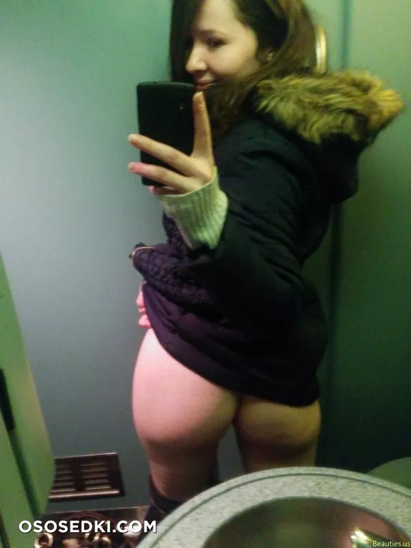 Sweet young posing selfshot toys in her Ass nude. Onlyfans, Patreon leaked 206 nude photos